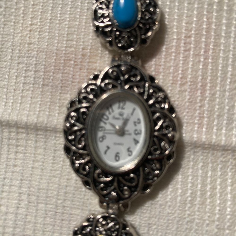 Preowned mint condition working women's Premier Designs watch